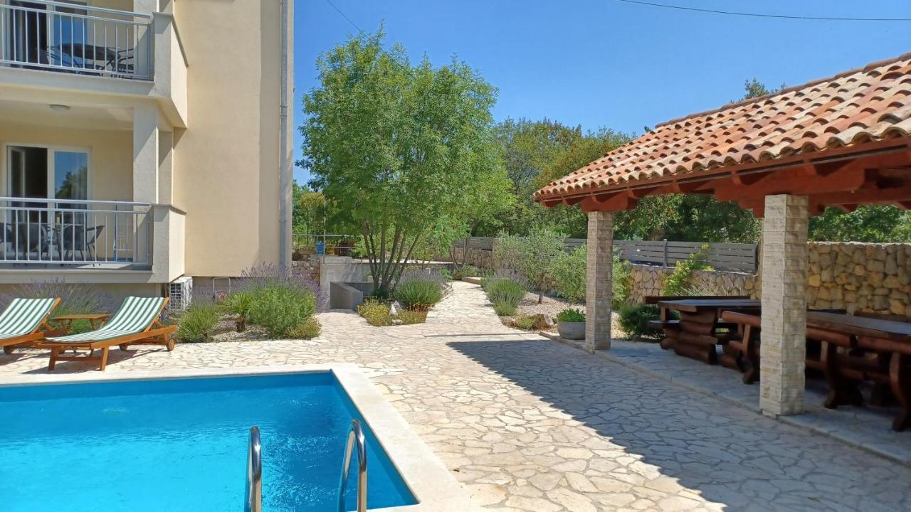 Apartmani Ivica Krk Town Exterior foto
