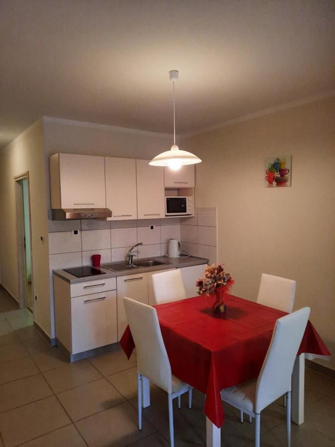 Apartmani Ivica Krk Town Exterior foto