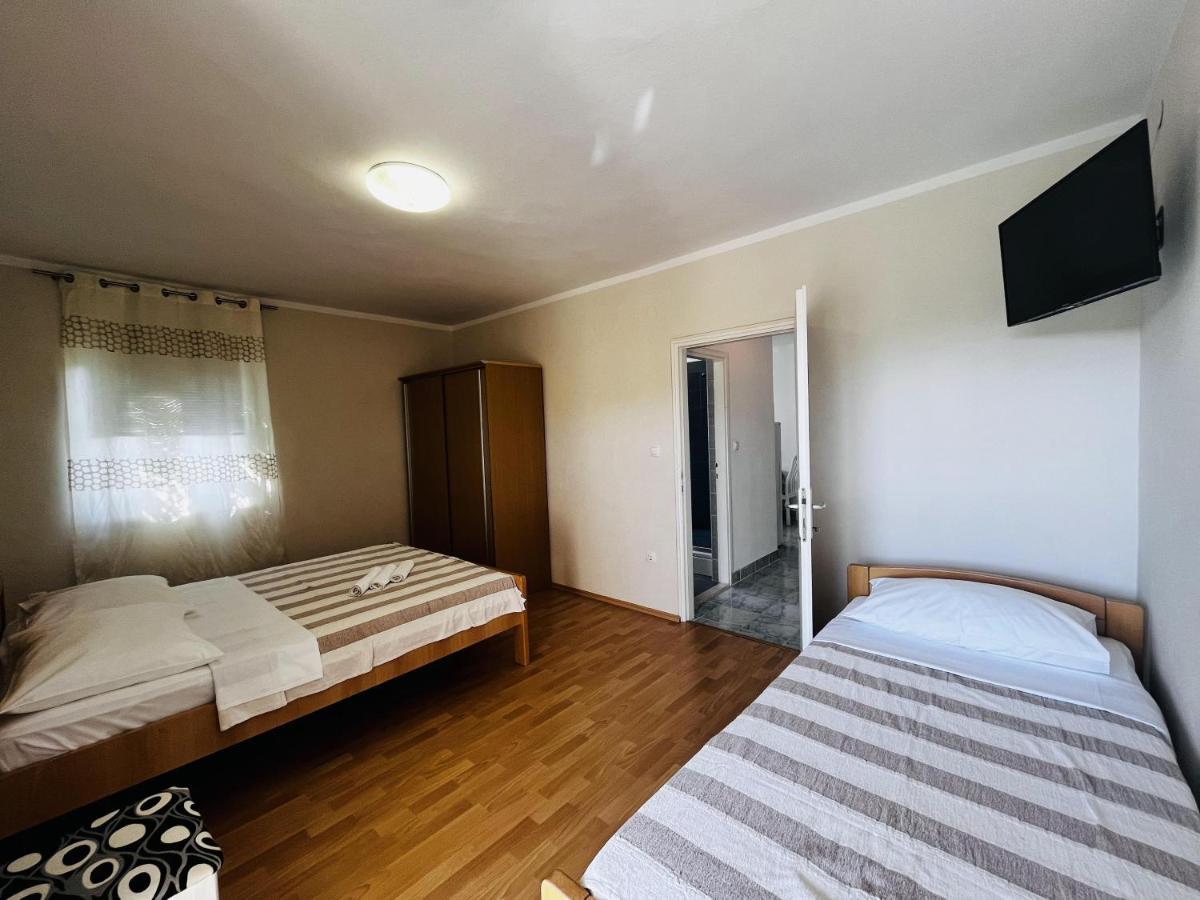 Apartmani Ivica Krk Town Exterior foto