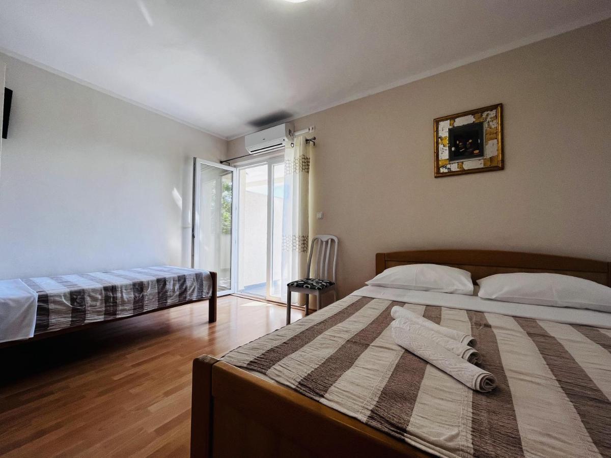 Apartmani Ivica Krk Town Exterior foto