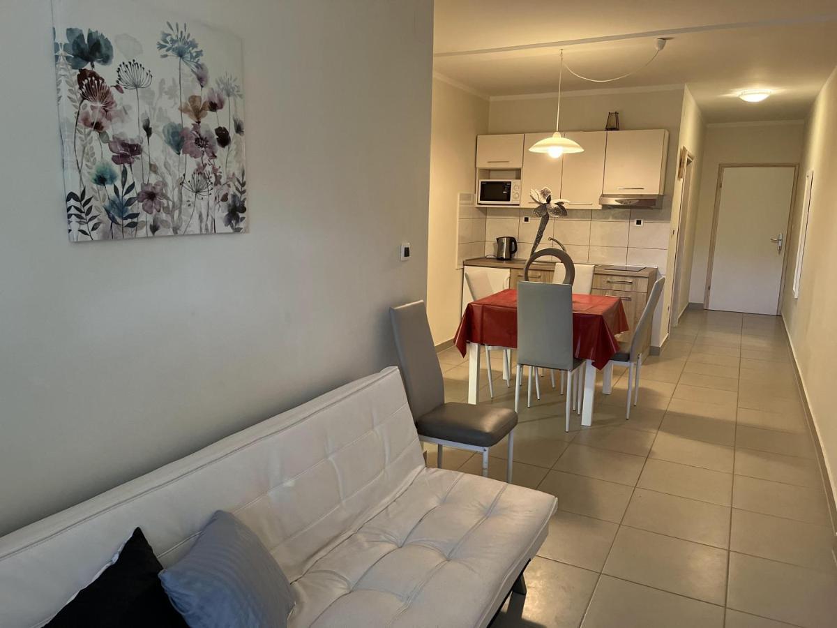 Apartmani Ivica Krk Town Exterior foto